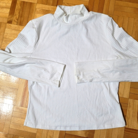 Beatiful dress and women top . - Picture 8 of 10